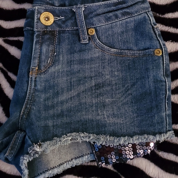 Denim sequins fringe shorts - Picture 7 of 9